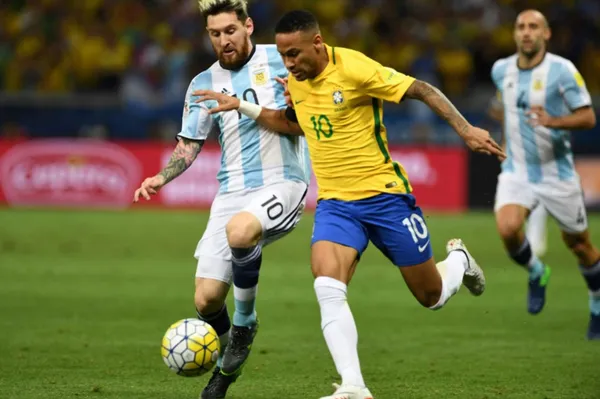 Os números do O Futebolero Brasil mostram que houve muito equilíbrio, mas Messi acabou vencendo Neymar em 4 das 7 categorias analisadas.