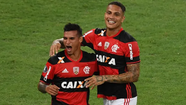 Paolo Guerrero y Miguel Trauco formaron una gran dupla en Flamengo el 2017 (AFP)