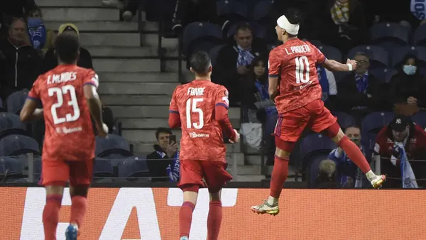 Partida decisiva entre franceses e portugueses valendo vaga nas quartas de final da Liga Europa