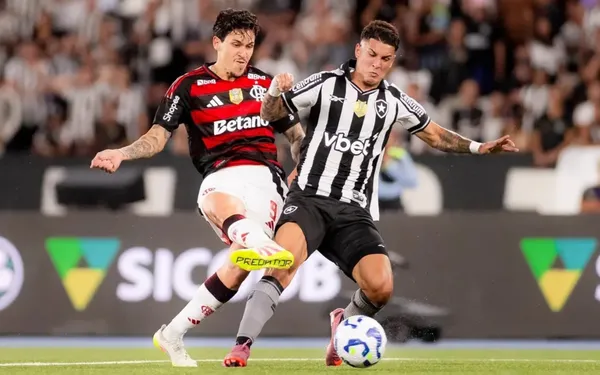 Pedro finaliza para abrir o placar para o Flamengo contra o Botafogo (Foto: Adriano Fontes/Flamengo