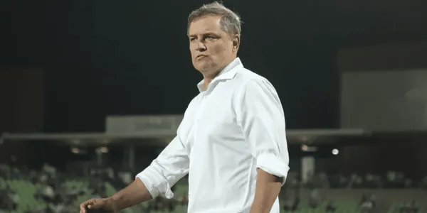 Peixe muda de treinador após o empate com o Athletico-PR na Vila Belmiro