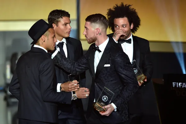 Por meio de suas redes sociais, o capitão do Real Madrid parabenizou o craque brasileiro pela prorrogação do contrato com o Paris Saint Germain até a temporada de 2025