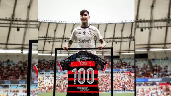 Pulgar foi homenageado pelos seus 100 jogos pelo Flamengo