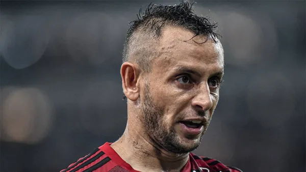 Rafinha escolhe número que o consagrou na carreira