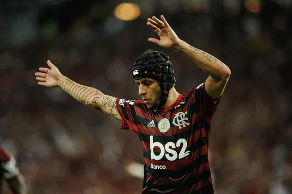 Rafinha pode assinar pré-contrato com qualquer clube para 2022