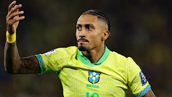 Raphinha foi um dos titulares no confronto entre Brasil x França | Eurasia Sport Images/GettyImages