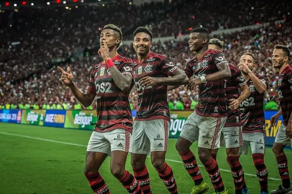 Reta final de temporada pode marcar a queda de um ídolo no Mengão