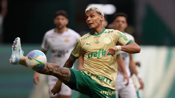 Richard Ríos em ação pelo Palmeiras