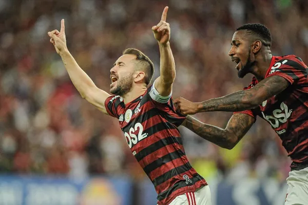 Rivais concorriam ao prêmio de gol mais bonito do Brasileirão