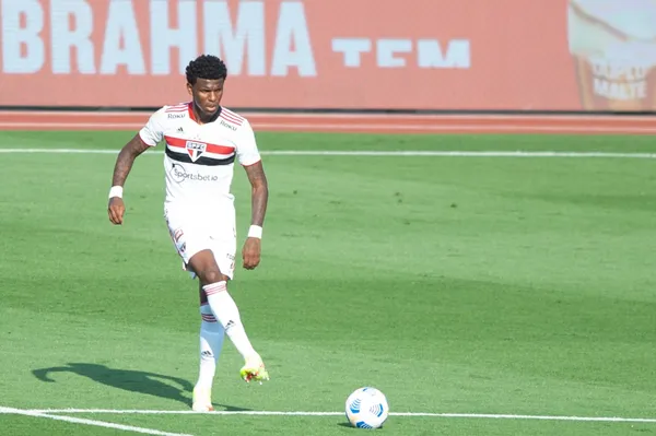 Robert Arboleda não deseja permanecer no São Paulo, mas não deve sair do futebol brasileiro em 2022