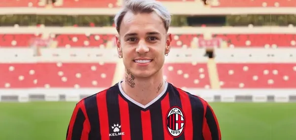 Róger Guedes já marcou gol pelo Al-Rayyan, mas a camisa chama a atenção por ser igual ao do Milan