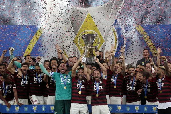 Rogério Ceni tem dois jogos para levar o Flamengo ao bicampeonato