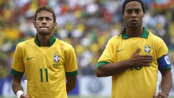 Ronaldinho já jogou com Neymar na seleção brasileira Foto: Juan Karita / AP