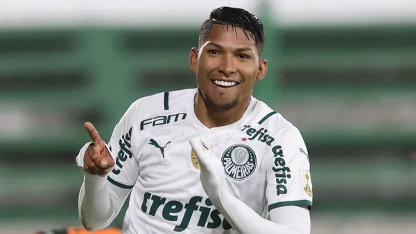 Rony comemora gol pelo Palmeiras