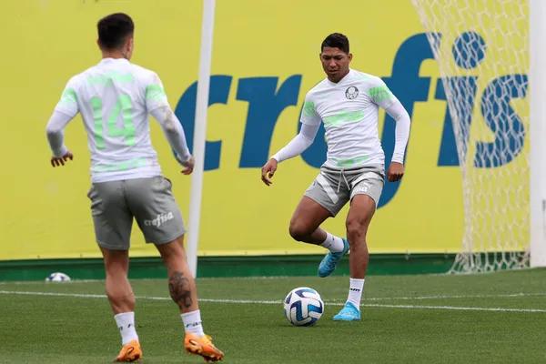 Rony em treino do Palmeiras. Foto: Divulgação/Palmeiras