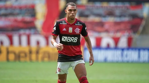 Rubro-negro renovou o contrato de uma das grandes promessas do clube