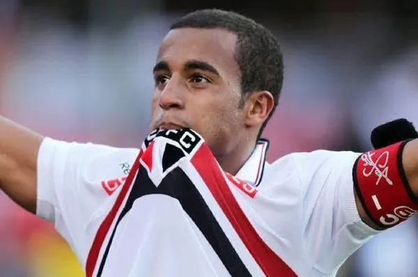 Saída de artilheiro pode abrir espaço para a maior revelação da nova década