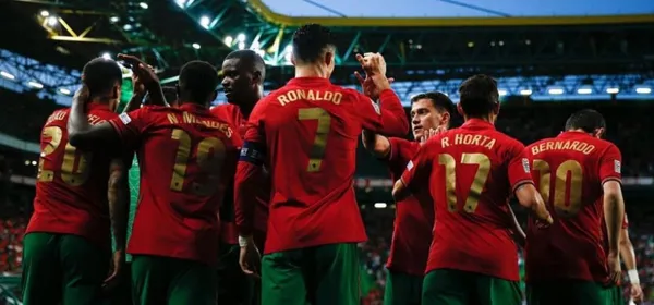 Saindo do Porto, brasileiro naturalizado português é anunciando pelo Al-Nassr. Jogador atua com Cristiano Ronaldo na Seleção Portuguesa.