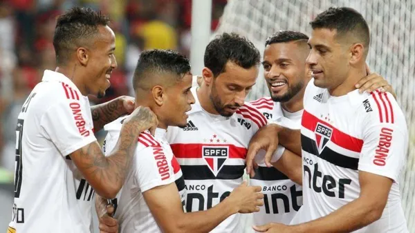 São Paulo espera adicionar uma nova estrela e encerrar uma longa seca de títulos