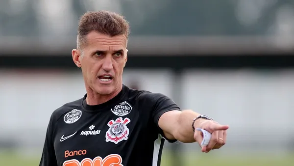 Técnico corintiano aproveita pausa do futebol para reformular o Timão