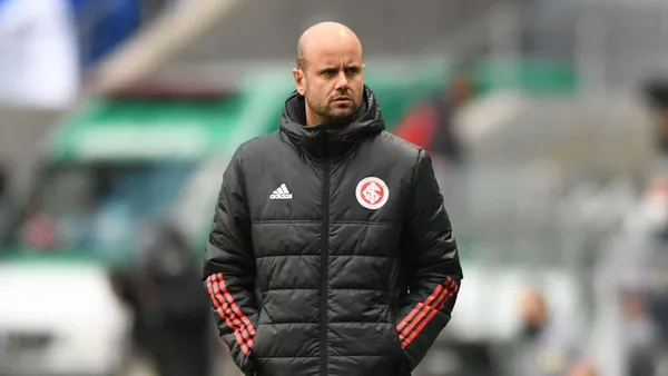 Técnico espanhol não resistiu após eliminação na Copa do Brasil e deixou o comando do Internacional.