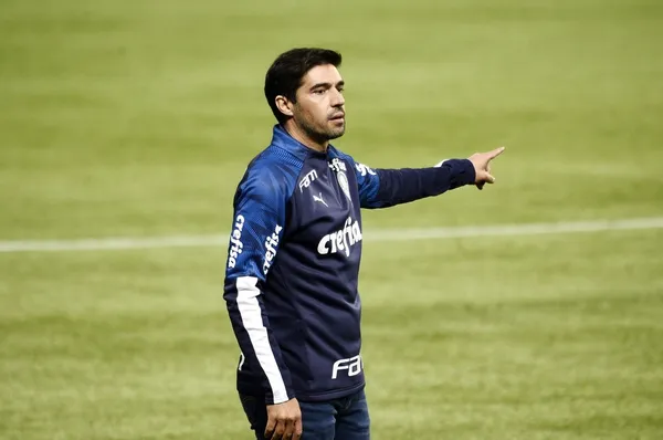 Técnico português tem lidado bem com o calendário do futebol brasileiro