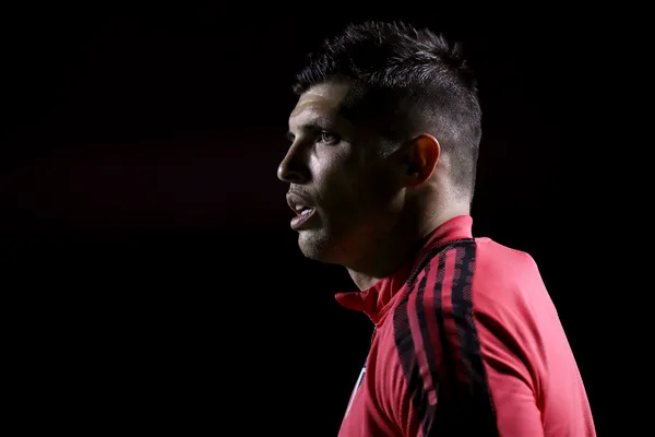 Tiago Volpi teve partida muito criticada pelos torcedores nas redes sociais que pedem um novo goleiro no São Paulo