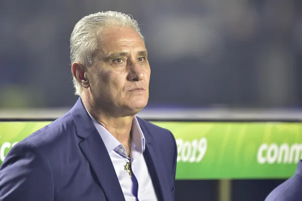 Tite prometeu continuar trabalhando com a seleção brasileira na partida de qualificação contra o Paraguai