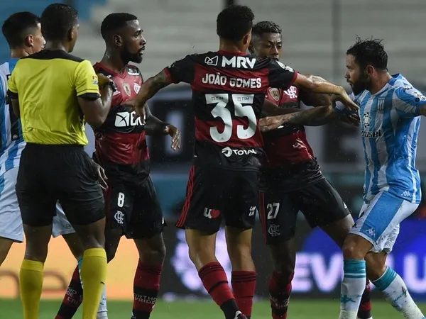 Torcedores do Vélez Sarsfield provocam o Flamengo com nova bandeira
