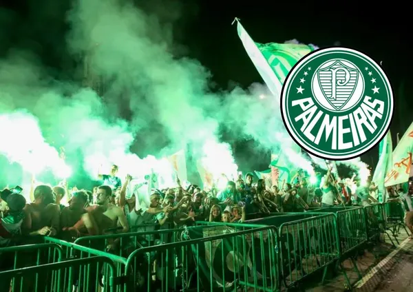Torcida do Palmeiras e o escudo do Palmeiras ao lado