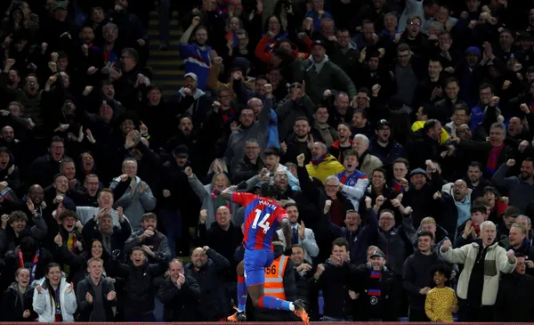 Tottenham sobe ao G-4