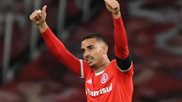 Treinador da Seleção precisou substituir o lesionado Pedro