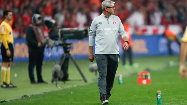 Treinador deu resposta irônica após as acusações contra seu estilo de jogo