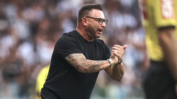 Treinador foi demitido com apenas 5 derrotas em sua passagem