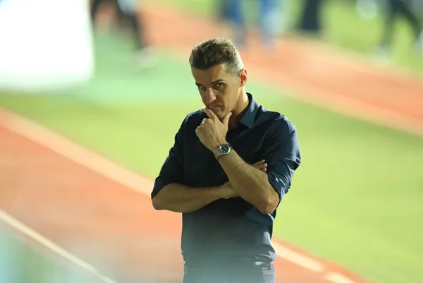 Treinador já deixou evidente que tem problemas em escalar estrangeiros