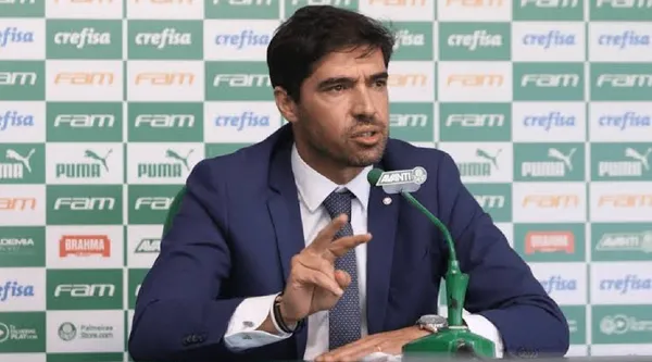 Treinador português justificou a mudança de postura