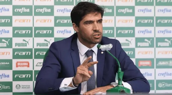 Treinador português justificou a mudança de postura