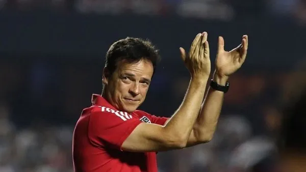 Treinador se reinventou no clube e levou o Tricolor para a liderança do Brasileirão