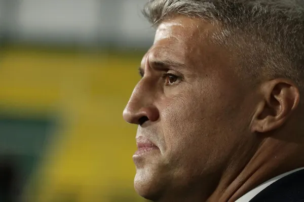 Tricolor acerta primeiro reforço da Era Crespo