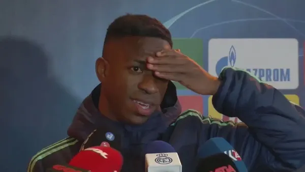 Vinicius Jr não se encaixa perfeitamente no onze inicial francês