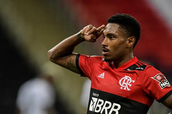 Vitinho tem um dos maiores salários do futebol brasileiro