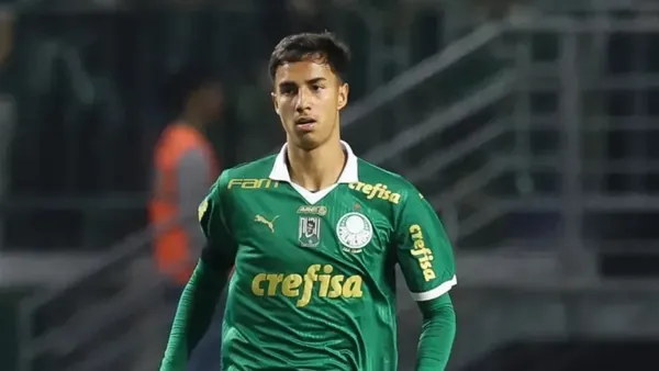 Vitor Reis em ação pelo Palmeiras