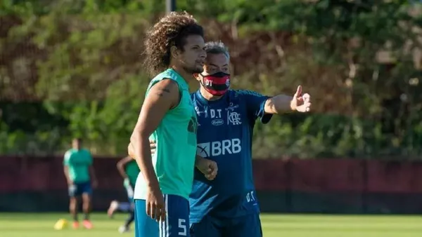 Volante virou zagueiro para ajudar o Flamengo e convenceu Rogério Ceni