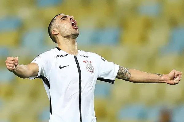 Volante vive indefinição no Corinthians, mesmo com as chances dadas por Vagner Mancini