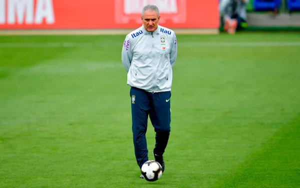 Walter Casagrande, anteriormente selecionado de ‘Canarinha’, explicou que os jogadores de futebol da seleção só se preocupam com as redes sociais e não com a saúde do país que está imerso atualmente