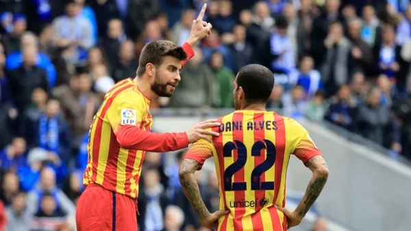 Zagueiro atuou ao lado do lateral brasileiro no Barcelona