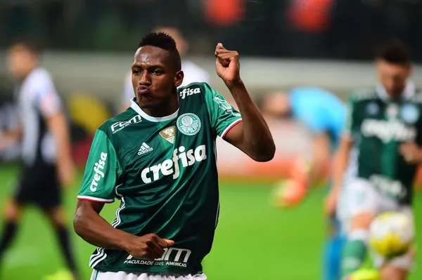 Zagueiro colombiano marcou história no Verdão