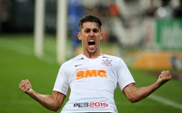 Zagueiro e lateral corintiano sofreu grave lesão