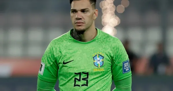 Ederson foi duramente criticado por falha no Campeonato Turco (Photo by Ahmad Mora)