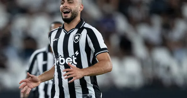 Arthur Cabral jogador do Botafogo durante partida contra o Caracas no estádio Engenhão pelo campeonato Copa Sul-Americana 2026. Foto: Jorge Rodrigues/AGIF